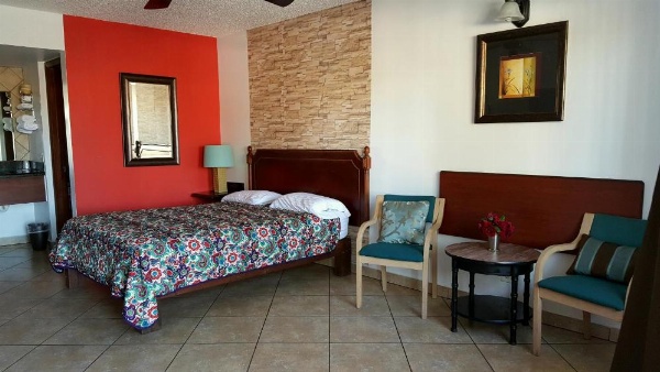 Lago Motor Inn image 17