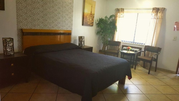 Lago Motor Inn image 9